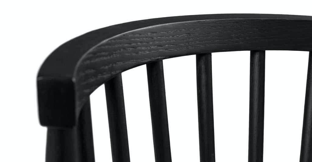 REQUIN CHAIR - BLACK.